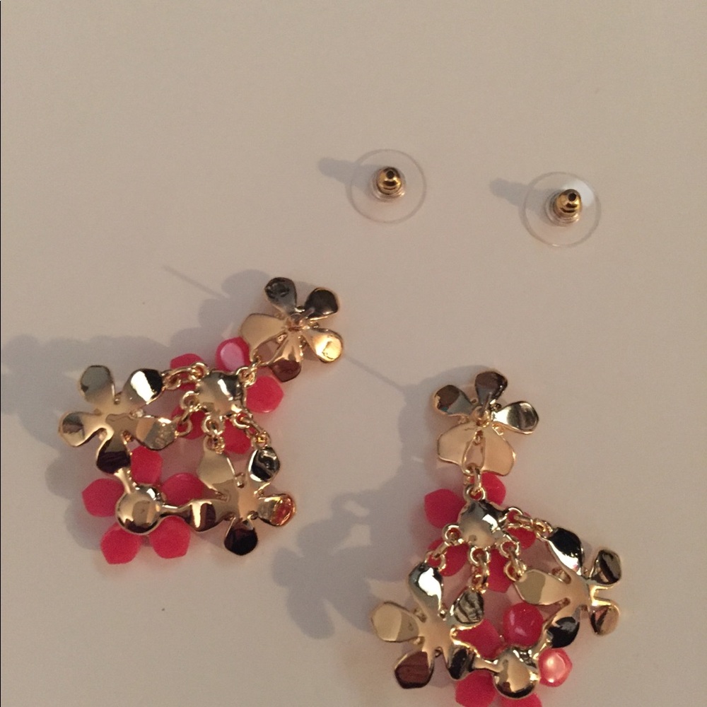 NWT Crown & Ivy Floral Earrings - Picture 2 of 8